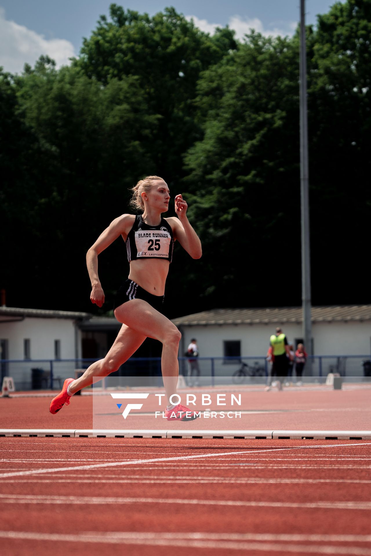 Nina Schroeter (SCC Berlin) ueber 400m Huerden am 14.05.2022 beim Nationalen Leichtathletik-Meeting im Erika-Fisch-Stadion in Hannover